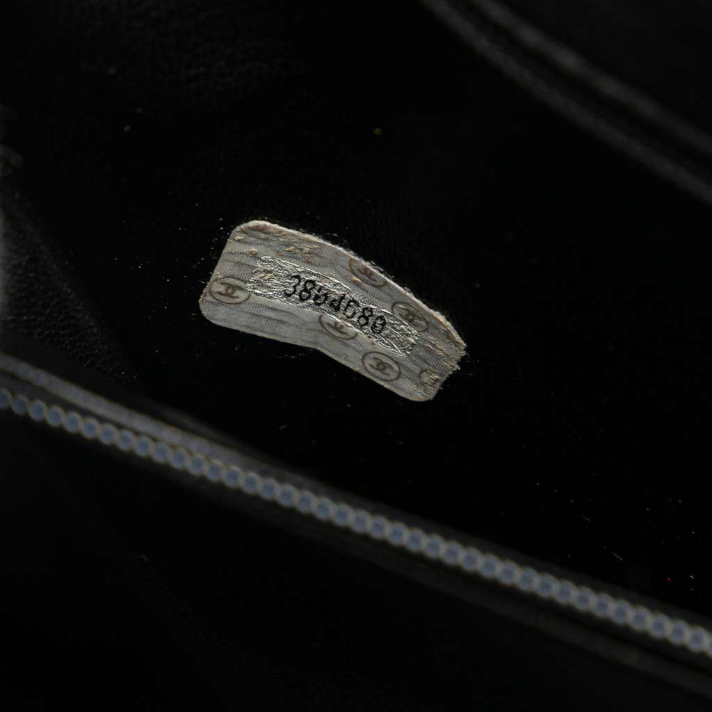 Chanel CC Chevron Caviar Turnlock Vanity Bag - Detail 1