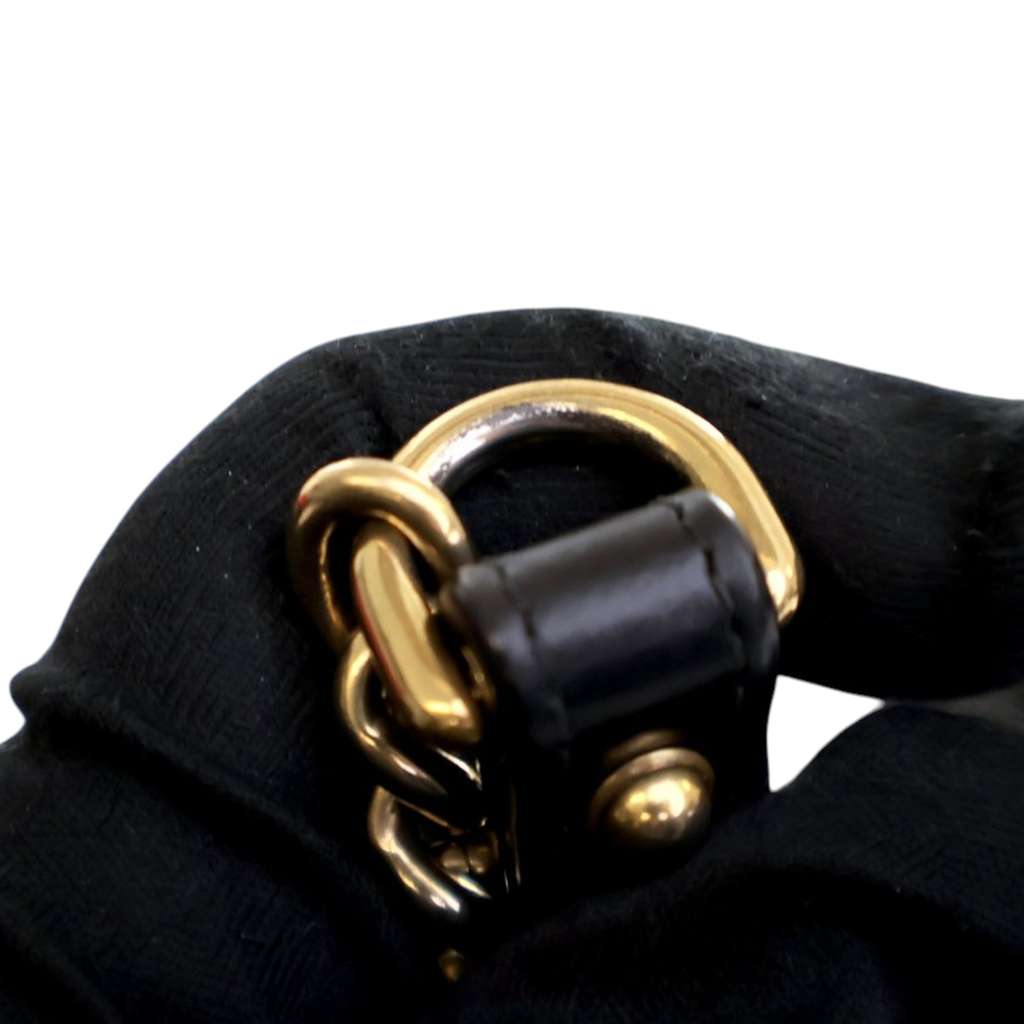 Gucci Medium GG Marmont Matelasse Leather Shoulder Bag - Detail 2