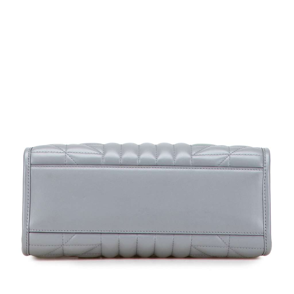 Gucci Small GG Marmont Matelasse Leather Aria Chain Tote - Image 6