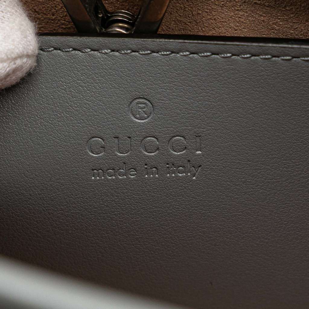 Gucci Small GG Marmont Matelasse Leather Aria Chain Tote - Detail 1