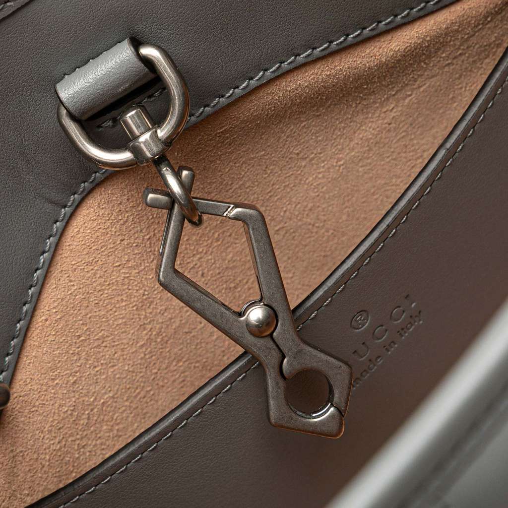 Gucci Small GG Marmont Matelasse Leather Aria Chain Tote - Image 10