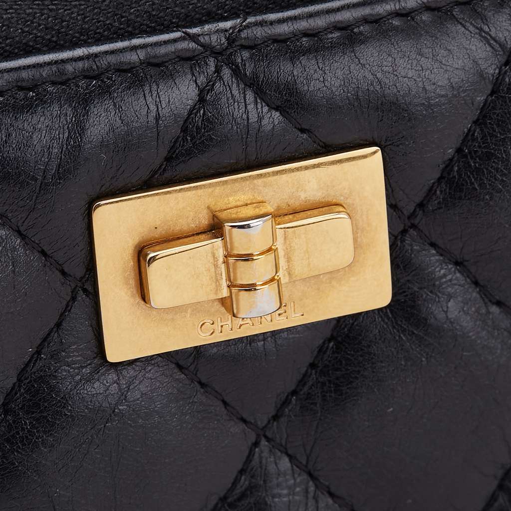 Chanel Reissue 2.55 Quilted Aged Calfskin Zip Around Wallet - Image 10