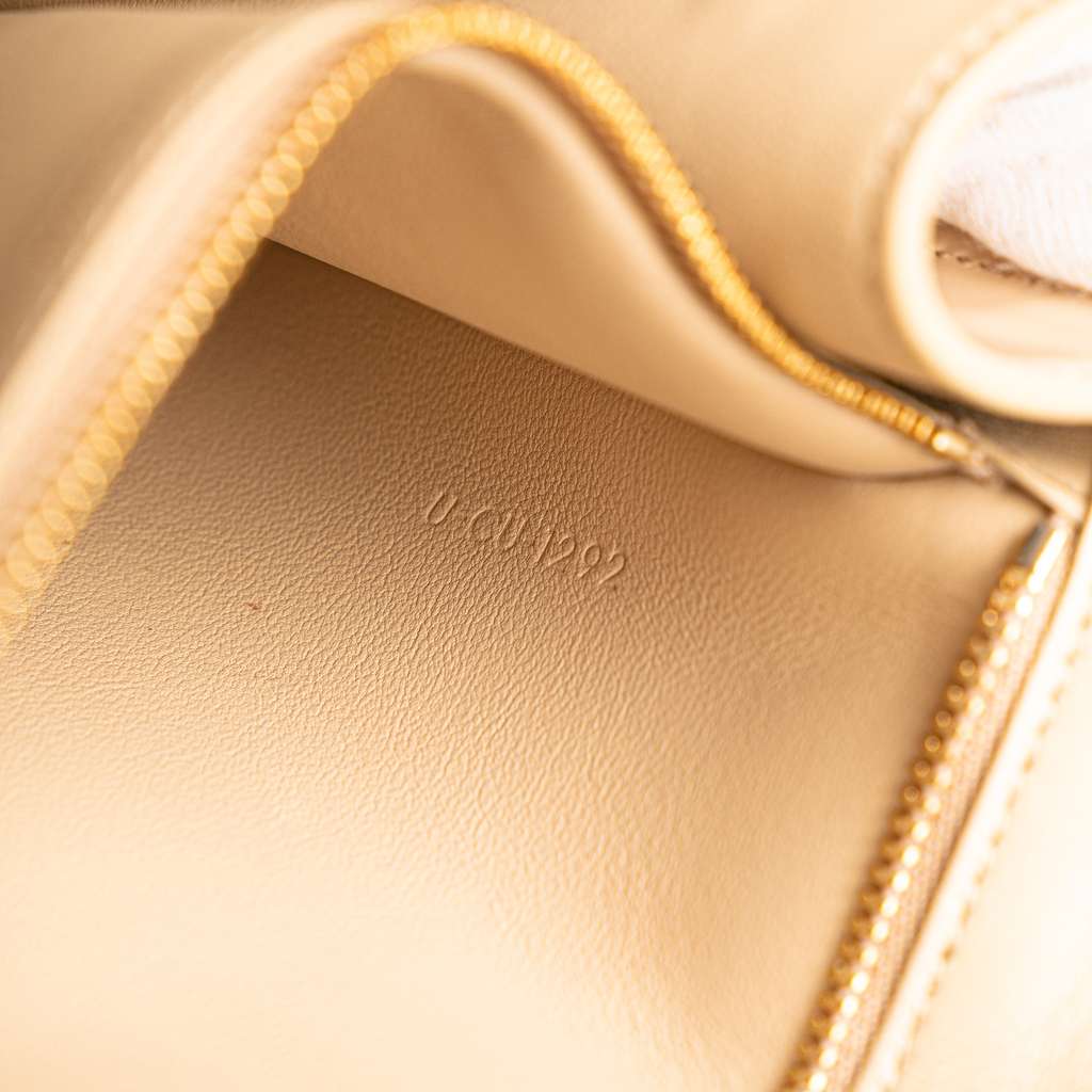 Celine Teen Shiny Calfskin Triomphe Besace Clea Chain Crossbody - Detail 2