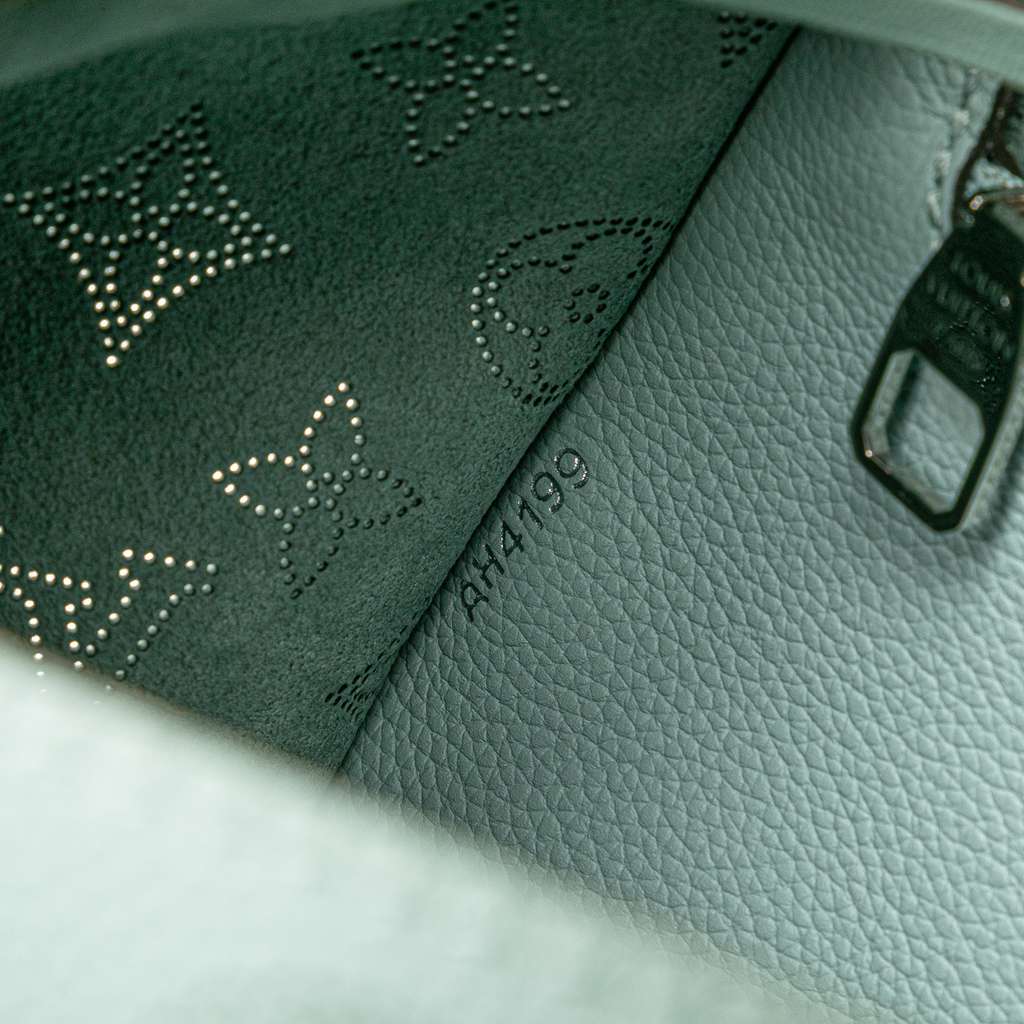 Louis Vuitton Monogram Mahina Muria - Detail 1