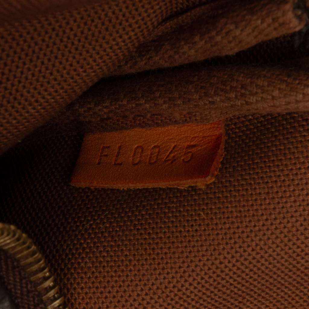 Louis Vuitton Monogram Mini Pochette Accessoires - Detail 1