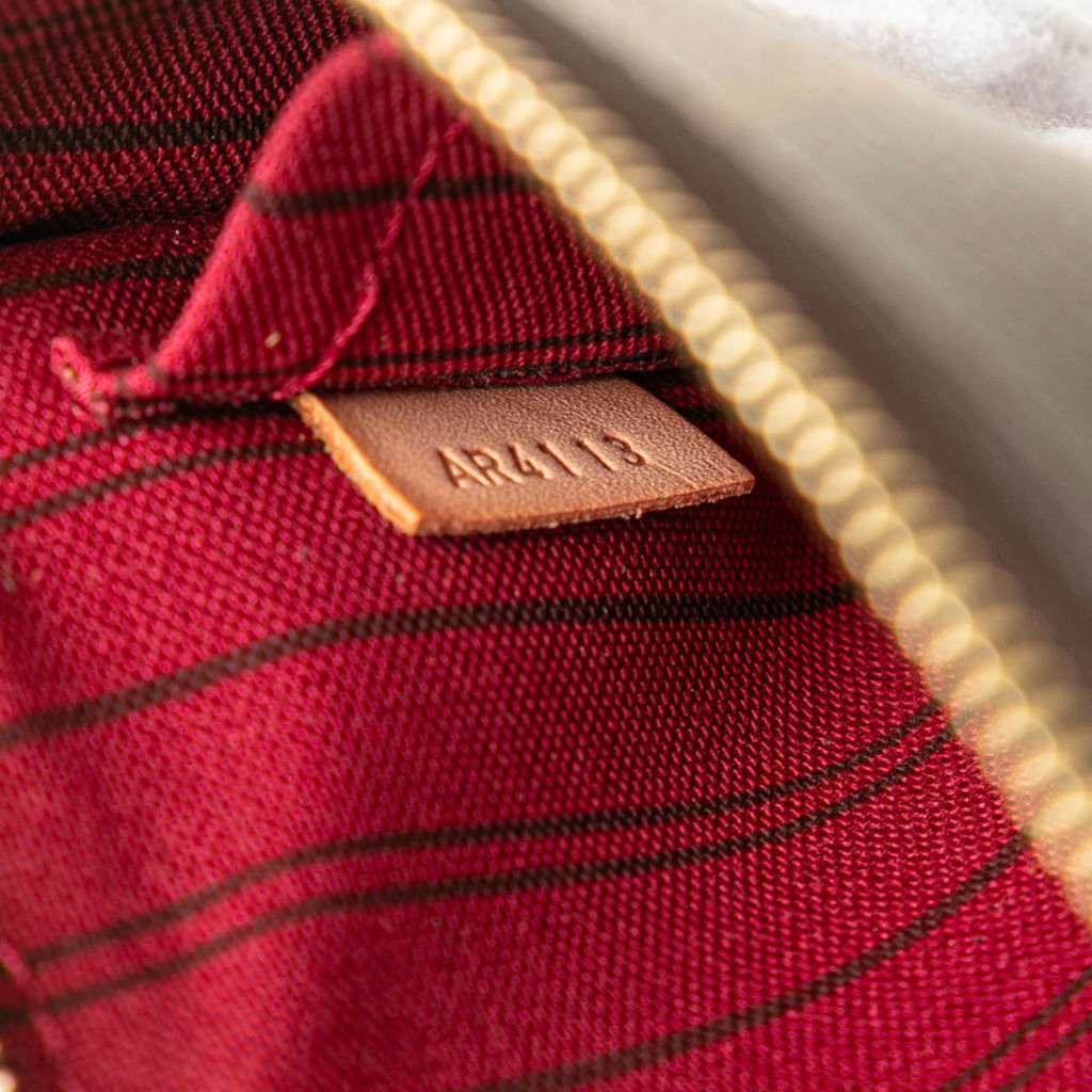 Louis Vuitton Monogram Neverfull Pouch - Detail 1