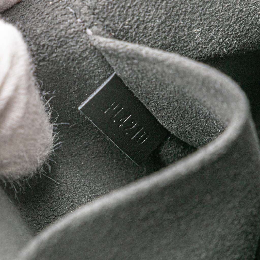 Louis Vuitton Monogram Game On Vanity Case PM - Detail 1