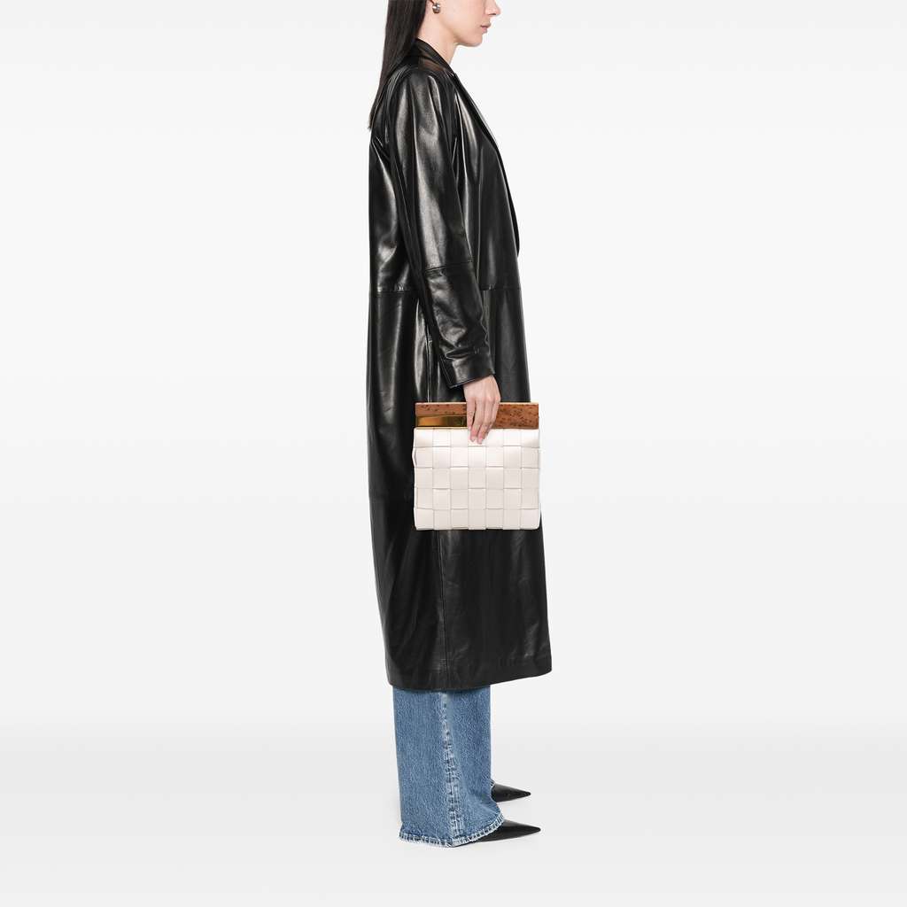 Bottega Veneta Lambskin Maxi Intrecciato The Snap Clutch - Detail 2