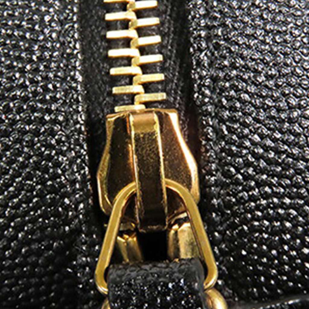 Saint Laurent Grain De Poudre Chevron Round Vinyle Camera Bag - Detail 2