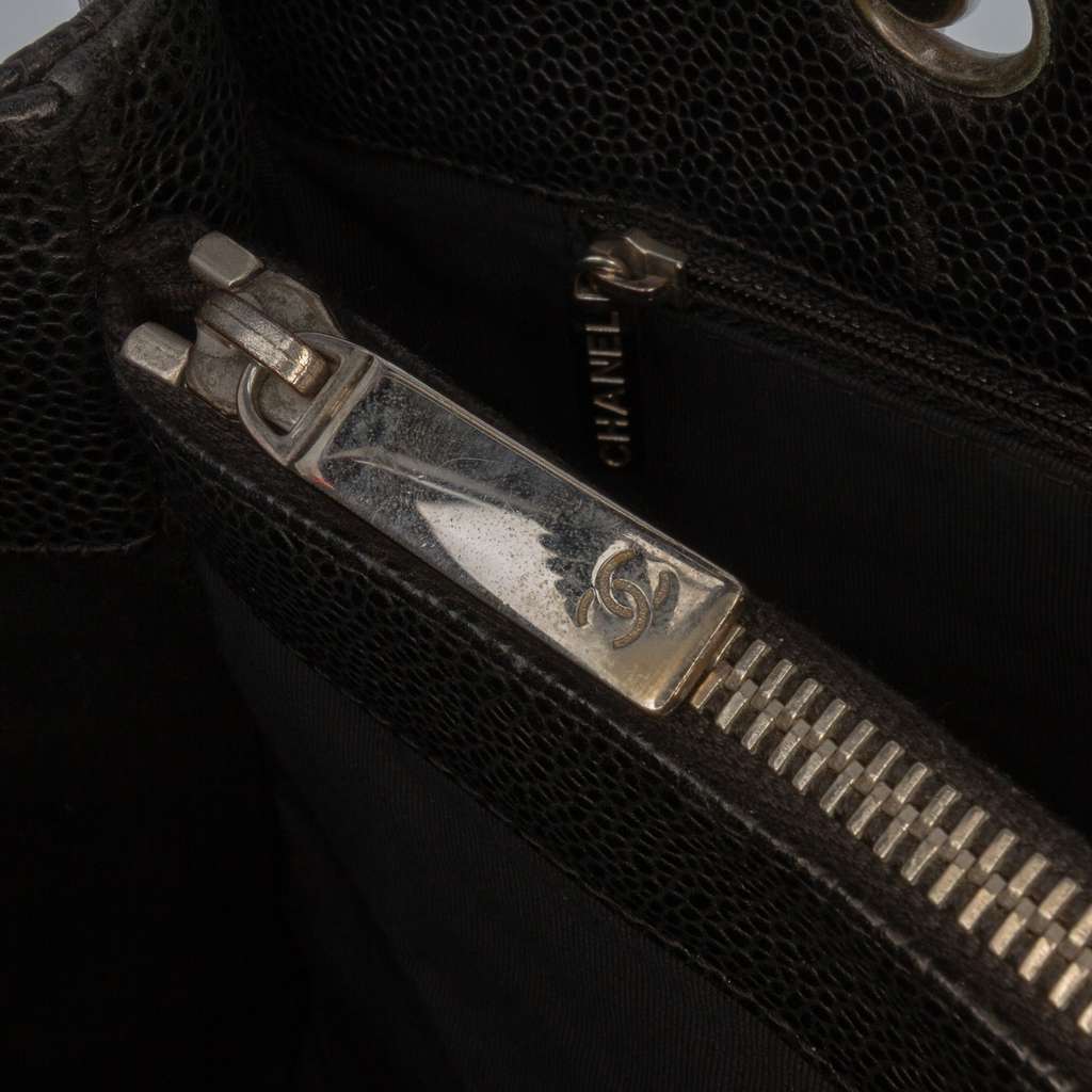 Chanel Caviar Grand Shopping Tote - Detail 2