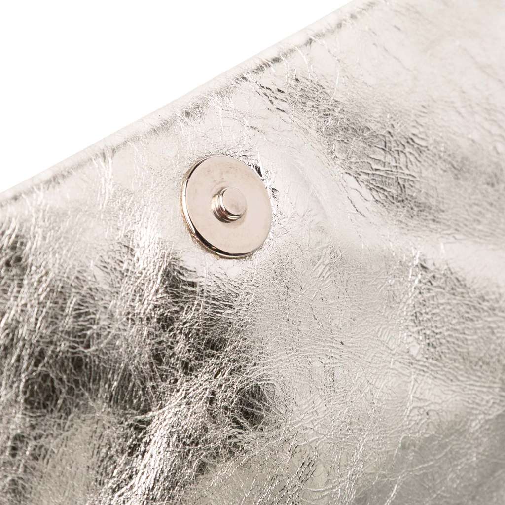 Chanel Metallic Glazed Calfskin Perforated Rodeo Drive Flap - Image 11