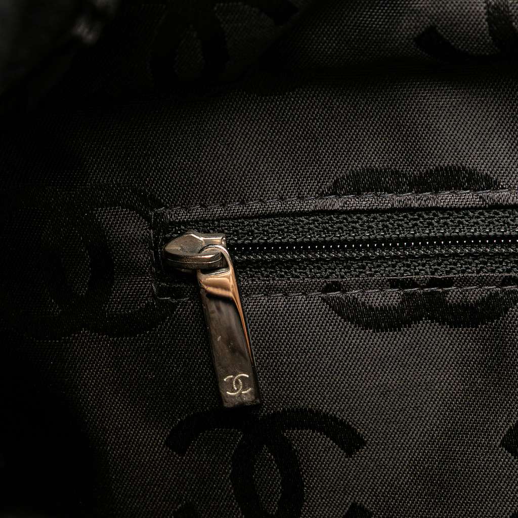 Chanel Large Quilted Lambskin Cambon Ligne Tote - Detail 2