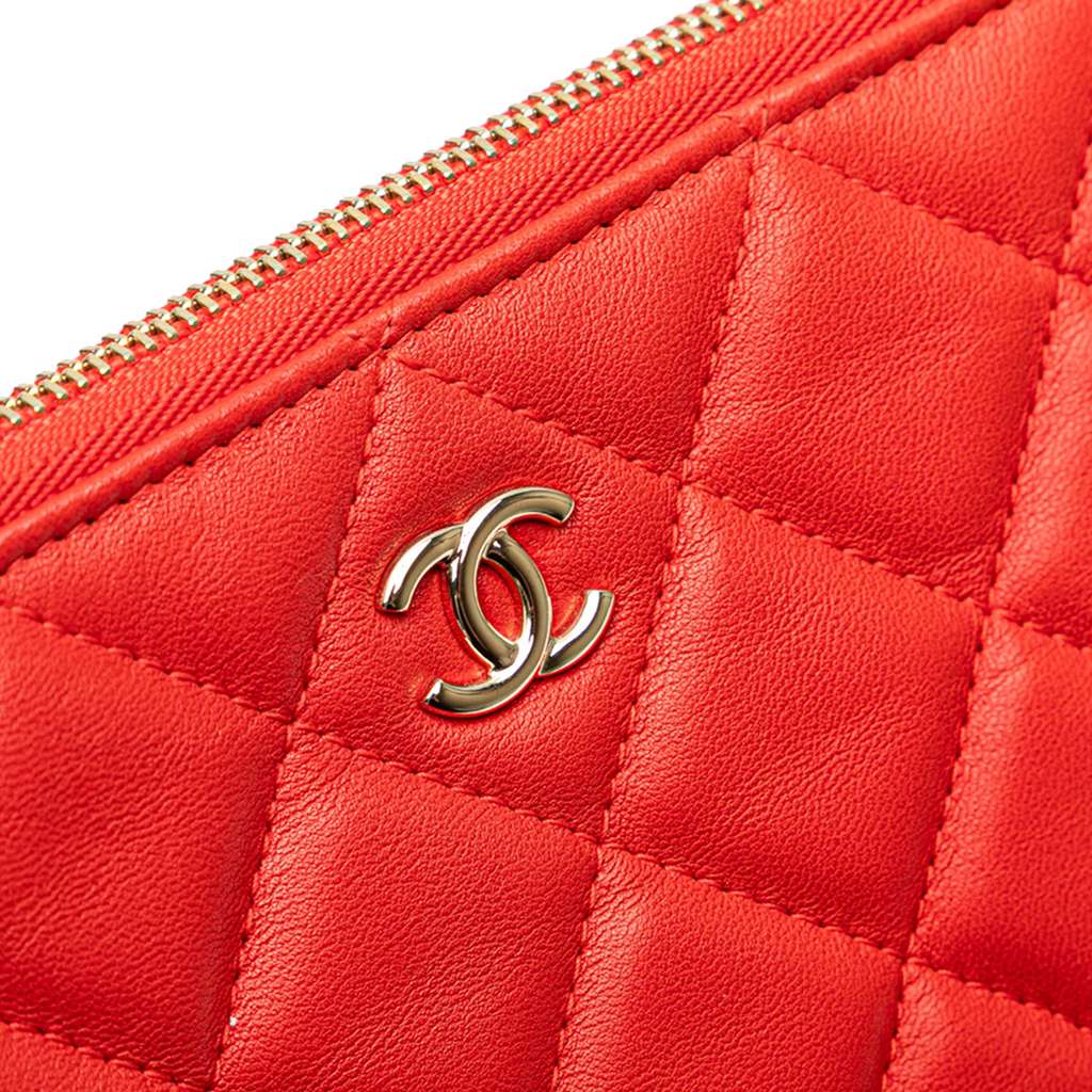 Chanel Large Quilted Lambskin O Case Clutch - Detail 2