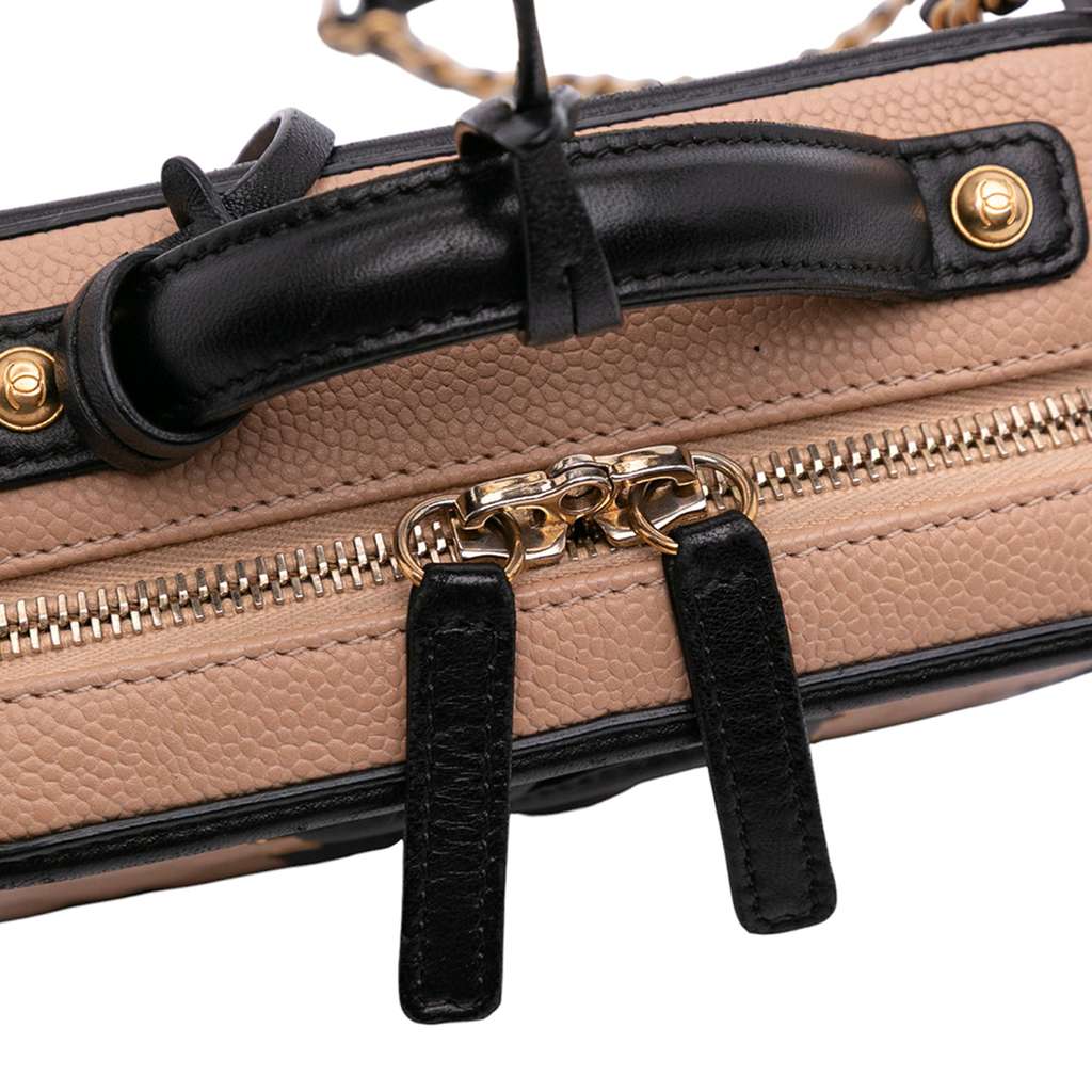 Chanel Small Caviar CC Filigree Vanity Case - Detail 2