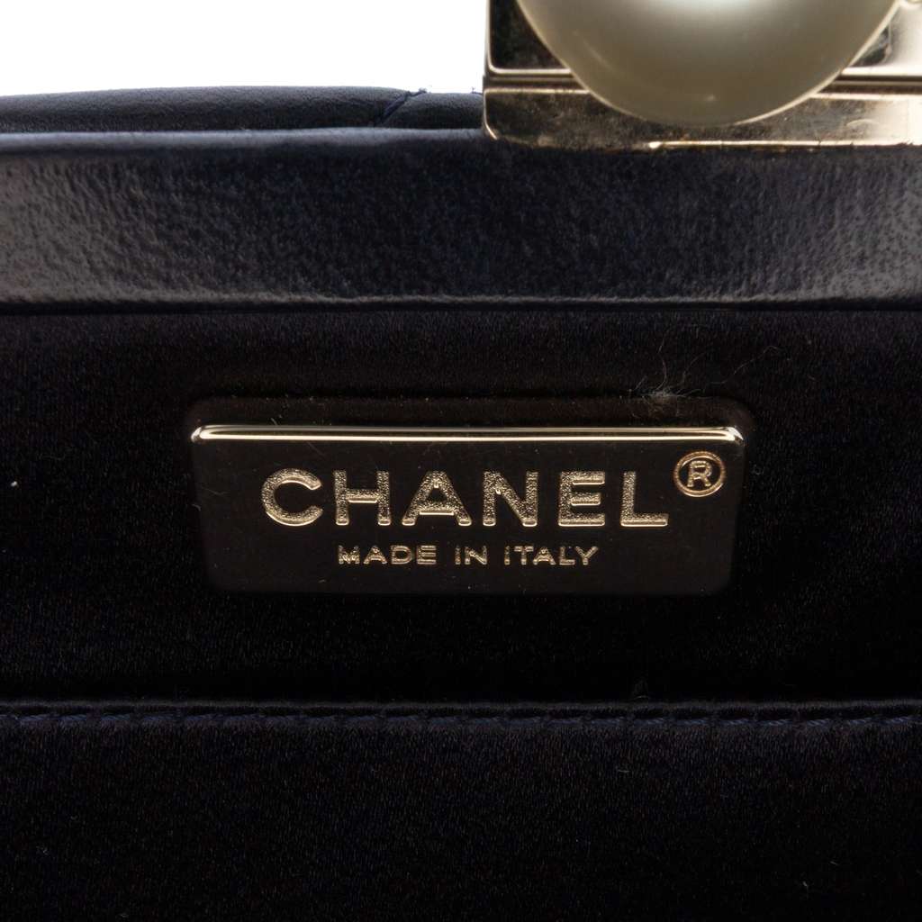 Chanel CC Quilted Lambskin Pearl Evening Baguette Clutch - 5