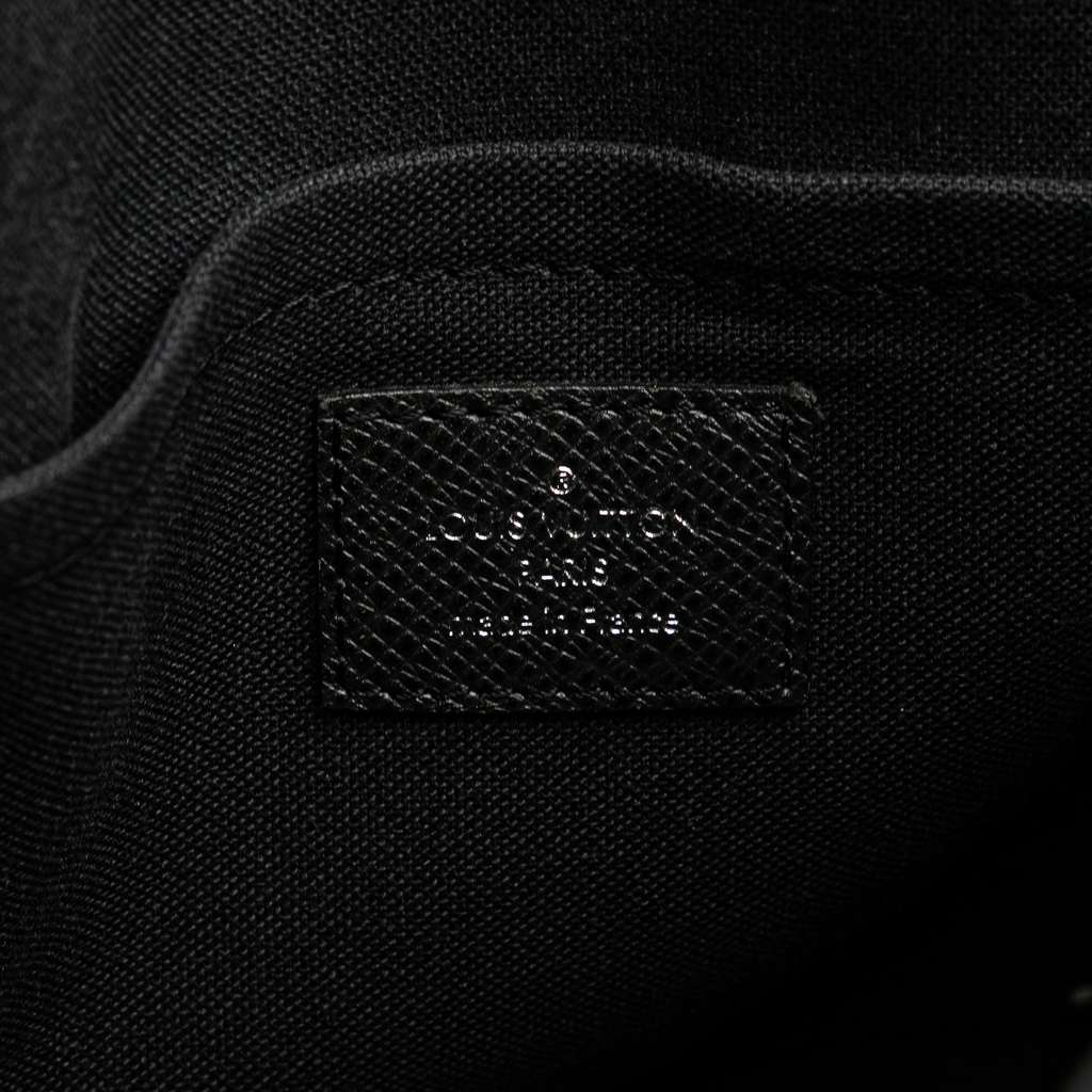 Louis Vuitton Taiga Andrei - Side view