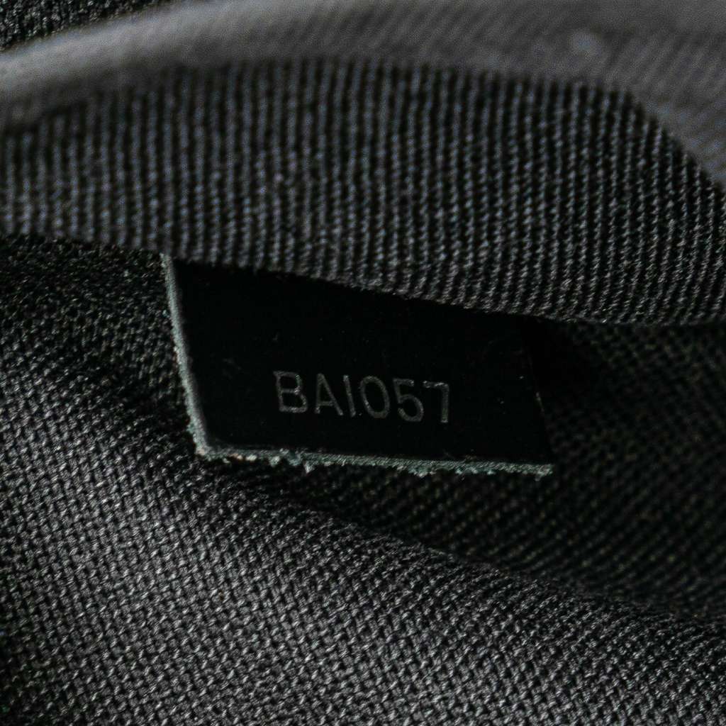 Louis Vuitton Taiga Andrei - Detail 1