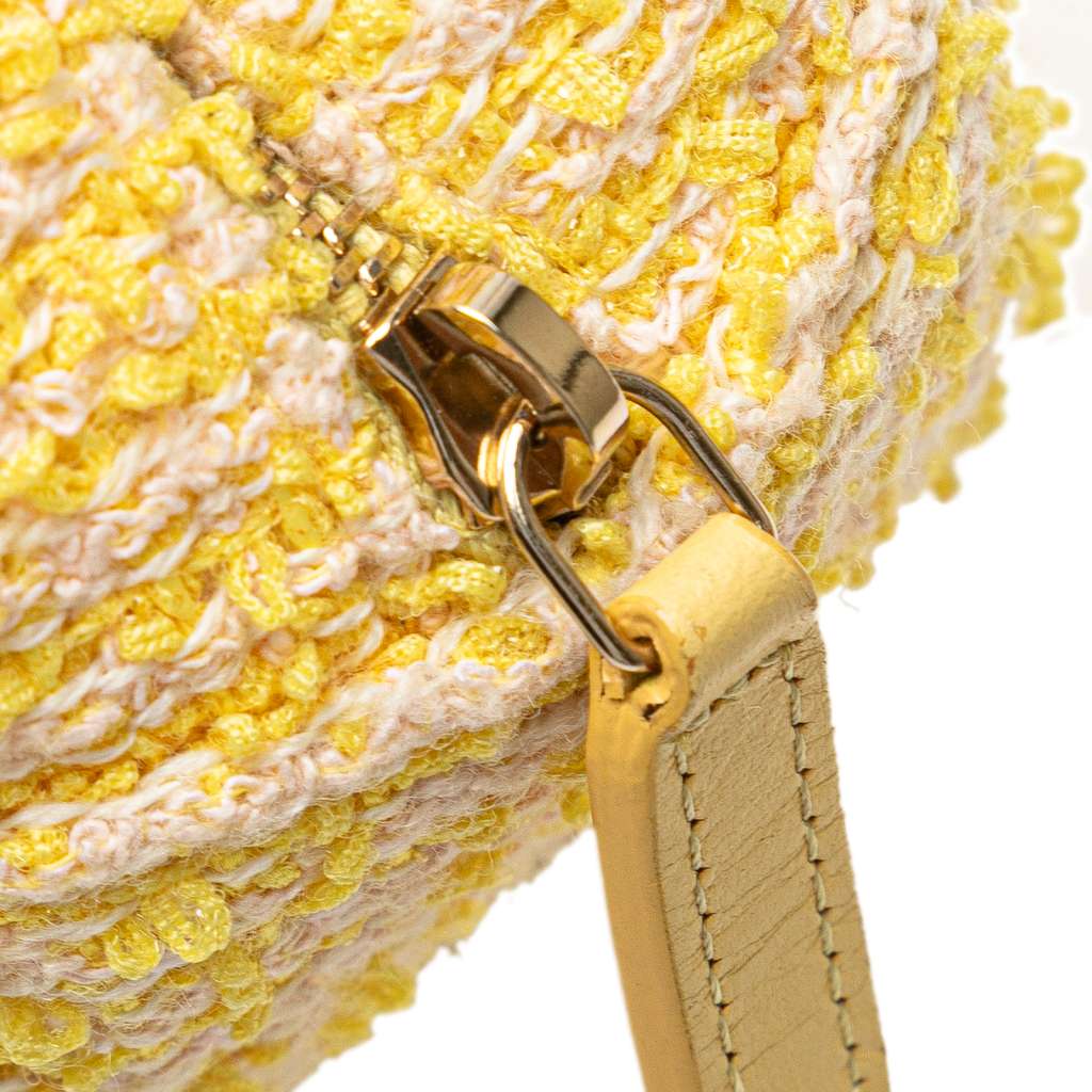Chanel Tweed 19 Round Clutch with Chain - Detail 2