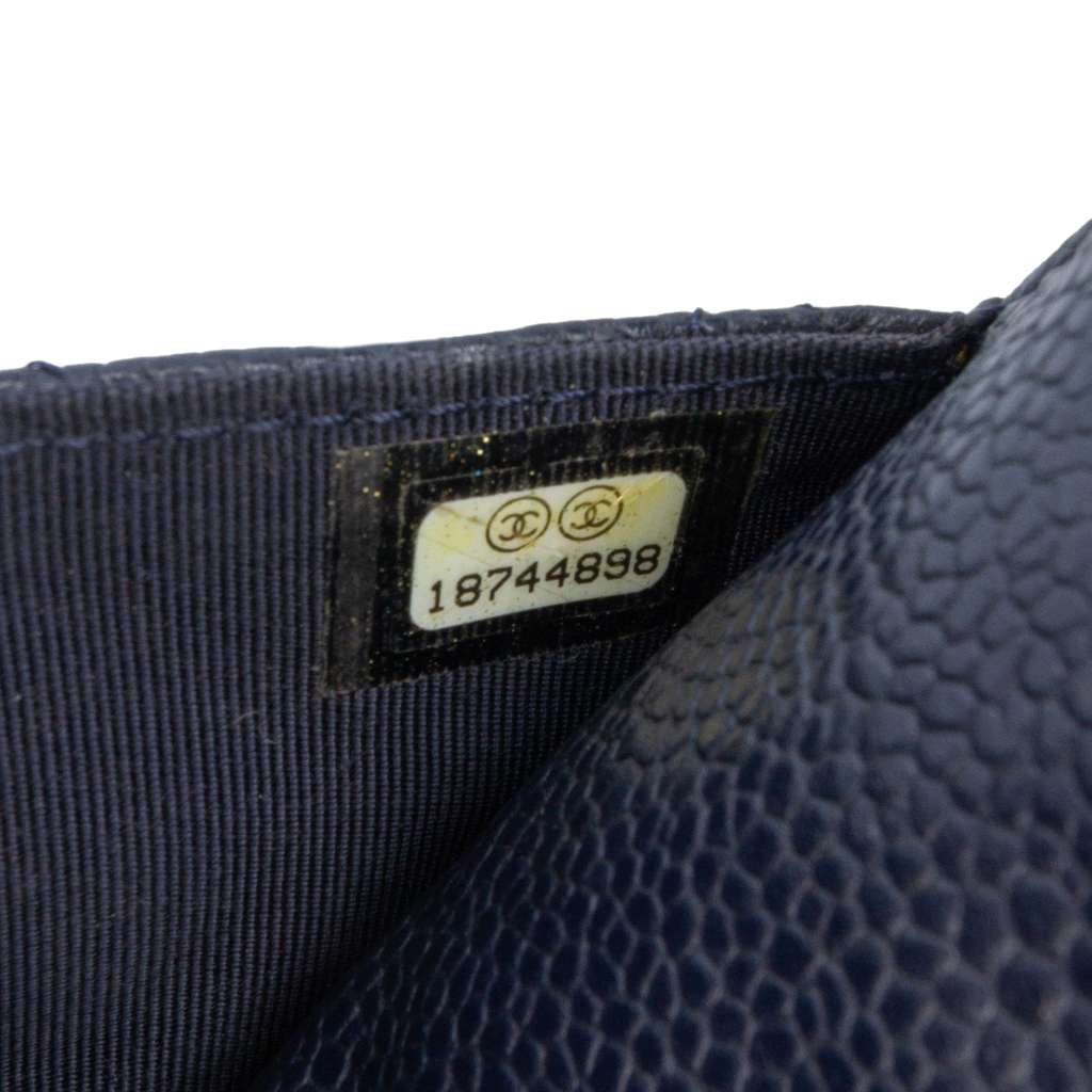 Chanel CC Quilted Caviar Wallet on Chain - Detail 1