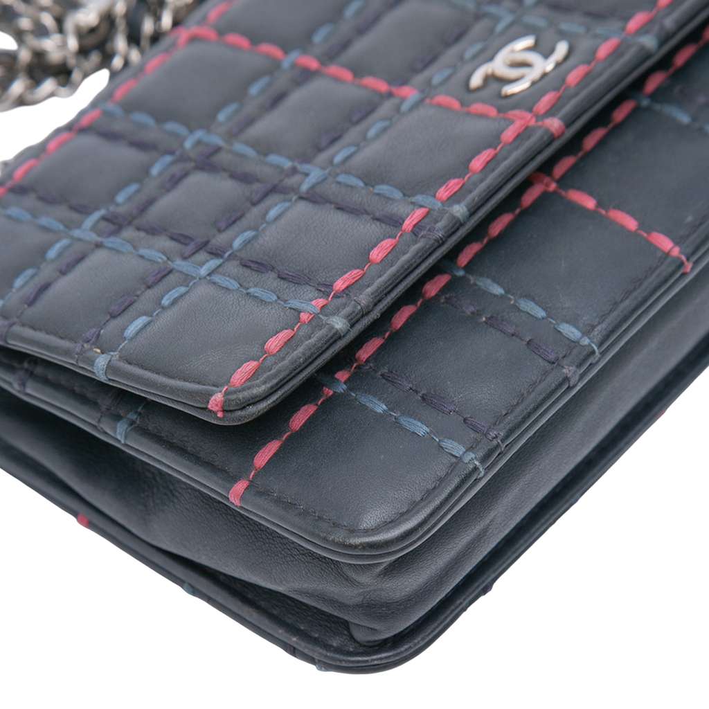 Chanel CC Square Stitched Calfskin Wallet on Chain - Detail 2