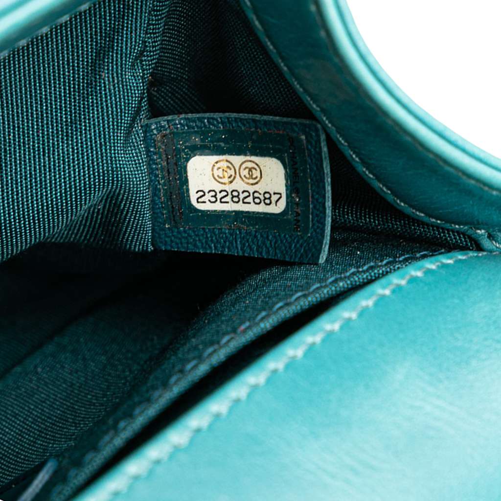 Chanel Small Shearling Boy Flap - Detail 1