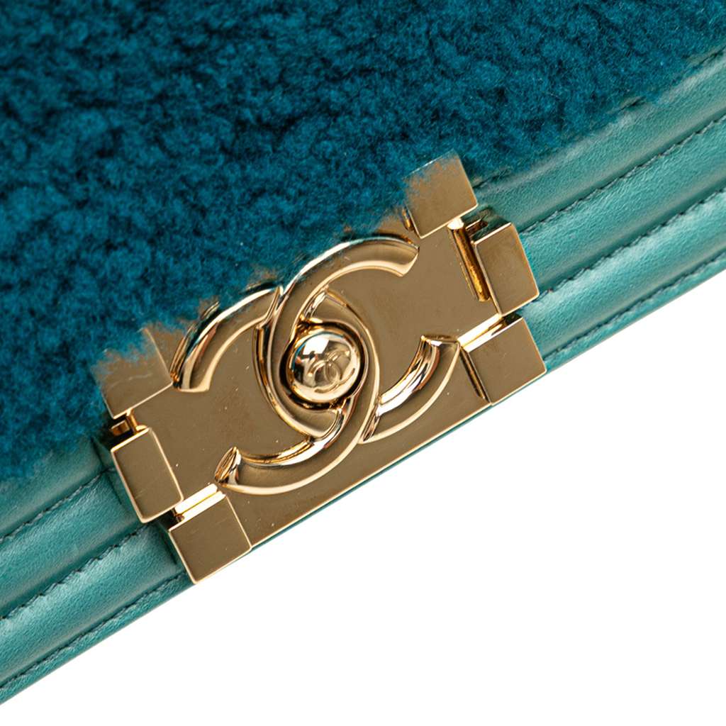 Chanel Small Shearling Boy Flap - Detail 2