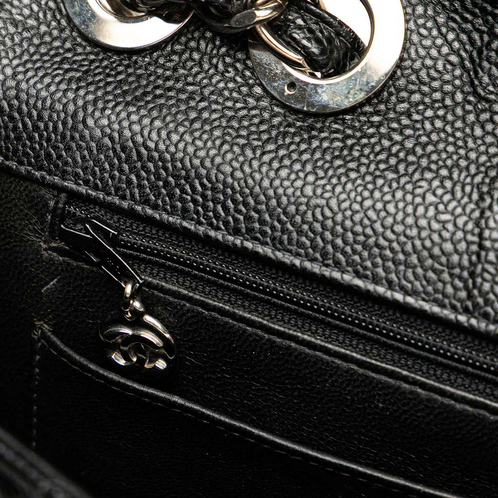Chanel Jumbo Classic Caviar Single Flap - Detail 2