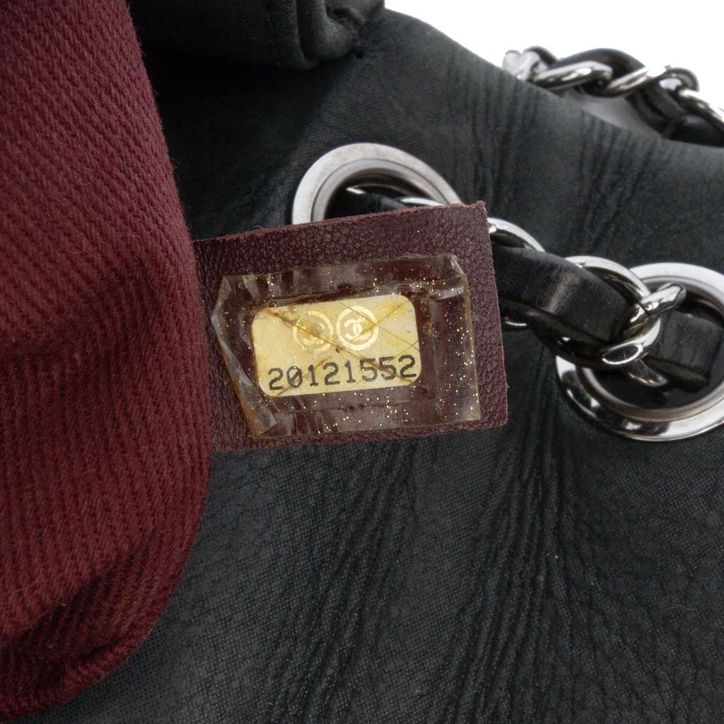 Chanel Chocolate Bar Iridescent Calfskin Bubble Flap - Detail 1