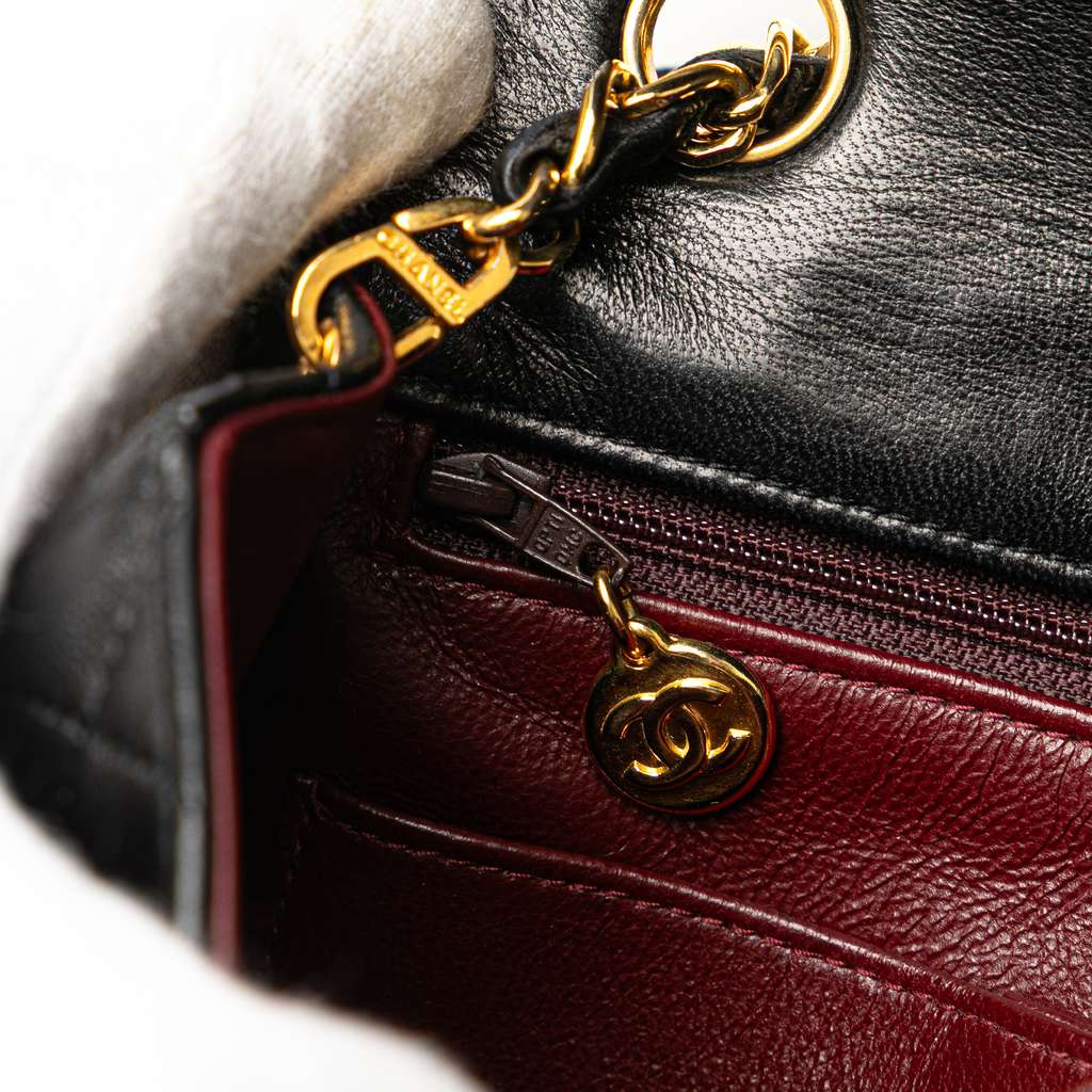 Chanel Small Square Quilted Lambskin Flap - Detail 2