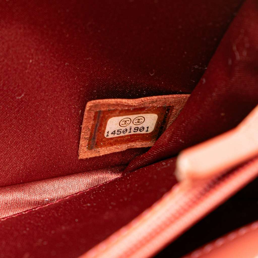 Chanel Quilted Patent Brilliant East West Wallet On Chain - Detail 1