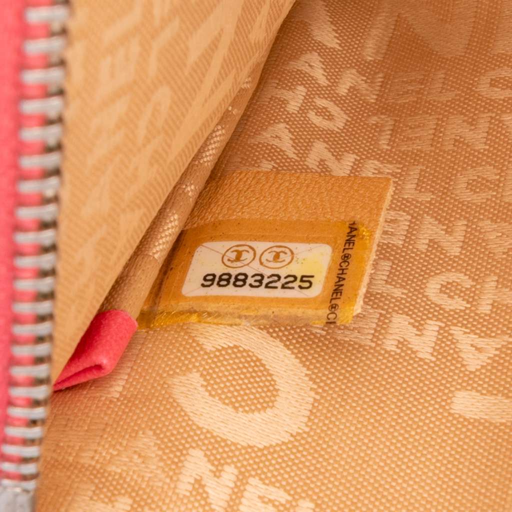 Chanel Lambskin Precious Symbols Pochette - Detail 1