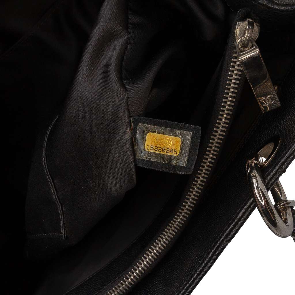 Chanel Caviar Grand Shopping Tote - Detail 1