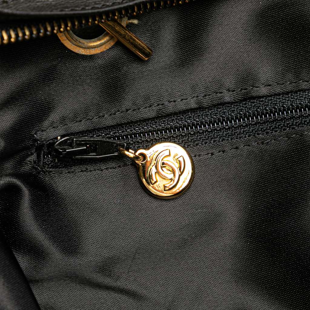 Chanel CC Lambskin Chain Tote - Image 10