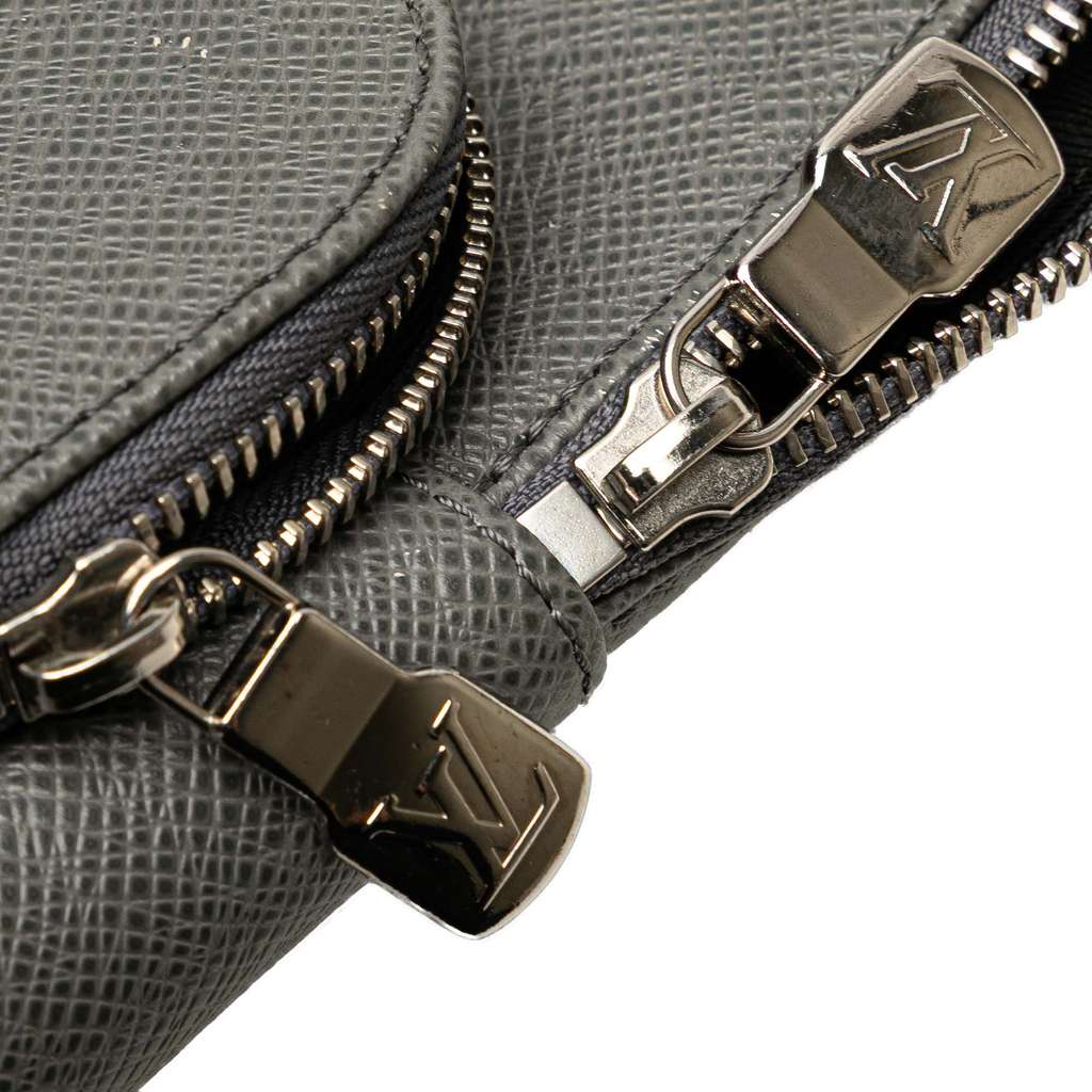 Louis Vuitton Taiga Avenue Sling - Image 10
