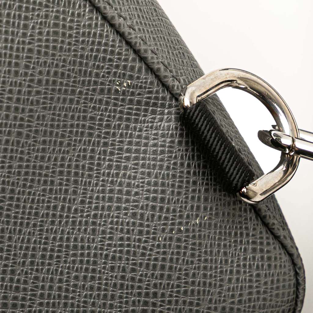 Louis Vuitton Taiga Avenue Sling - Image 11