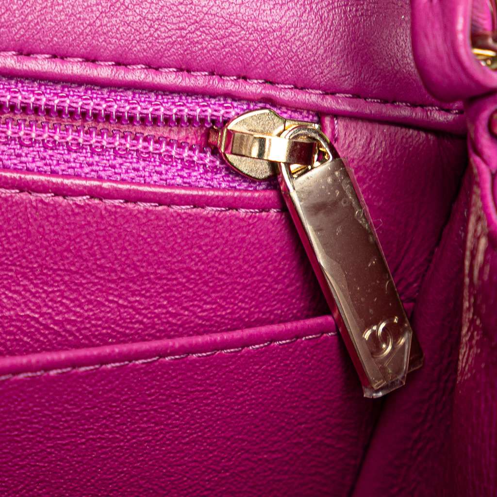 Chanel Mini Square Classic Lambskin Single Flap - Detail 2