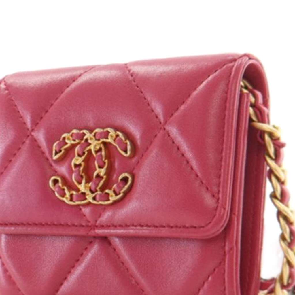 Chanel Quilted Lambskin Chanel 19 Card Holder On Chain - Detail 1