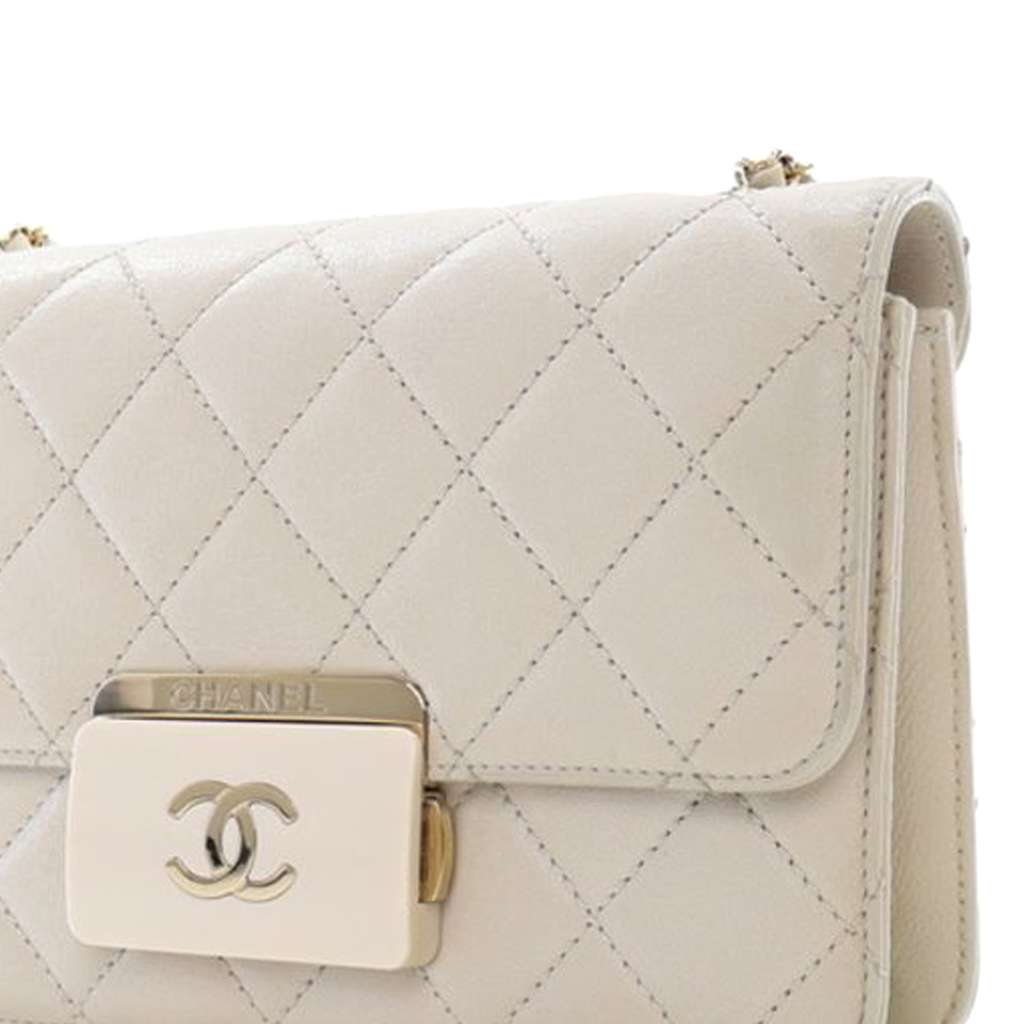 Chanel Mini Sheepskin Beauty Lock Flap - Detail 1