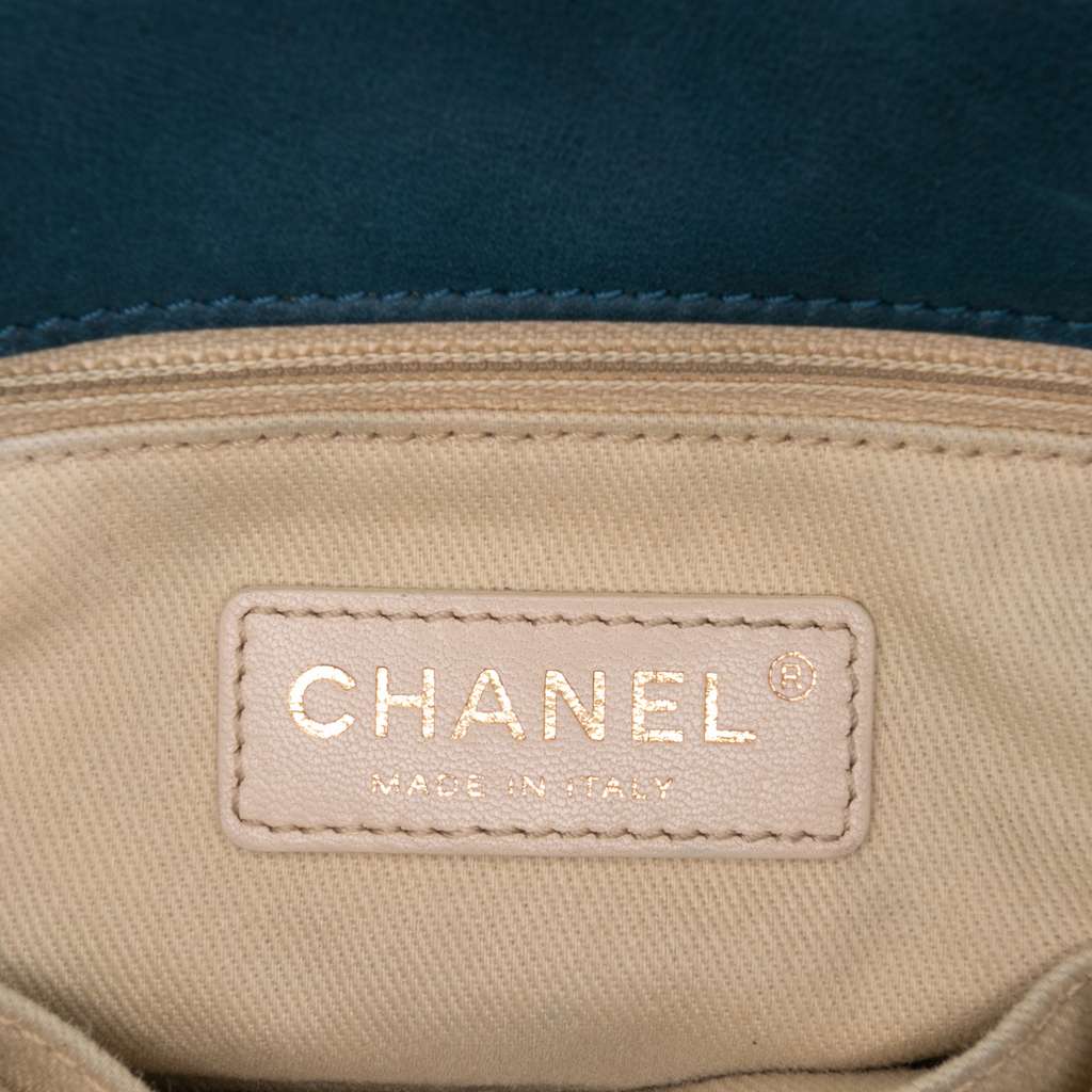 Chanel Small Iridescent Calfskin Chic Quilt Flap - 5