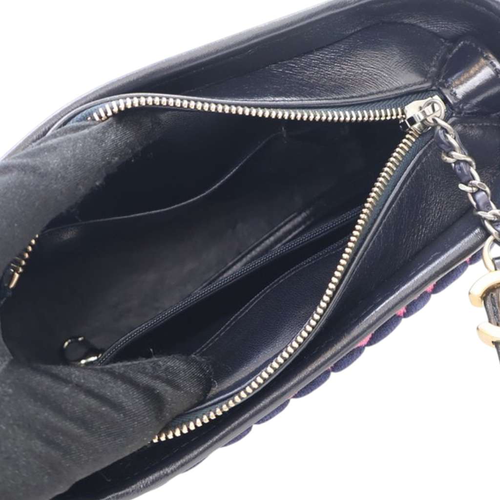 Chanel Small Knit and Calfskin Gabrielle Hobo - Detail 1