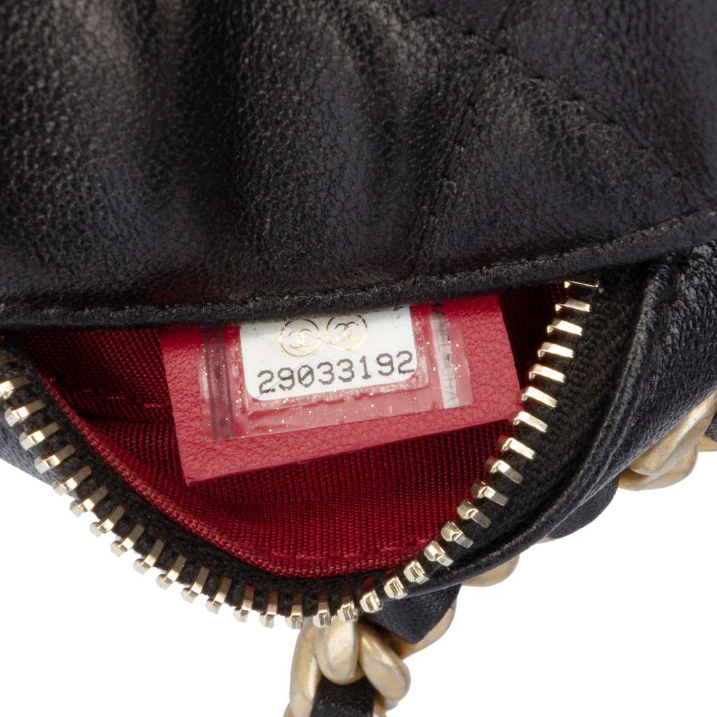 Chanel Lambskin 19 Round Clutch with Chain - Detail 1