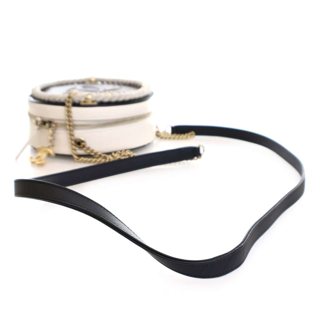 Chanel Crumpled Calfskin En Vogue Round Bag - Image 15