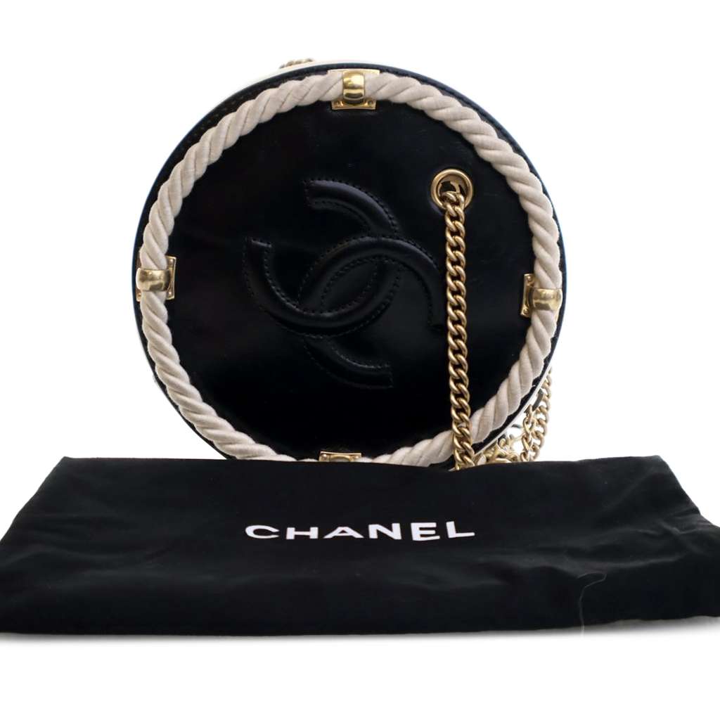 Chanel Crumpled Calfskin En Vogue Round Bag - Image 16