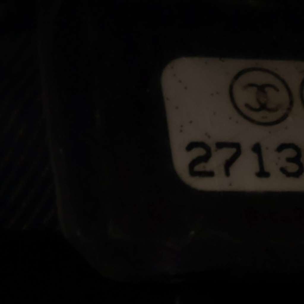 Chanel Crumpled Calfskin En Vogue Round Bag - Side view