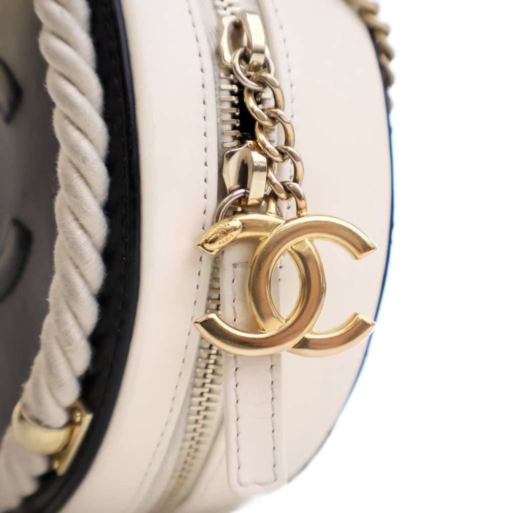 Chanel Crumpled Calfskin En Vogue Round Bag - Detail 1