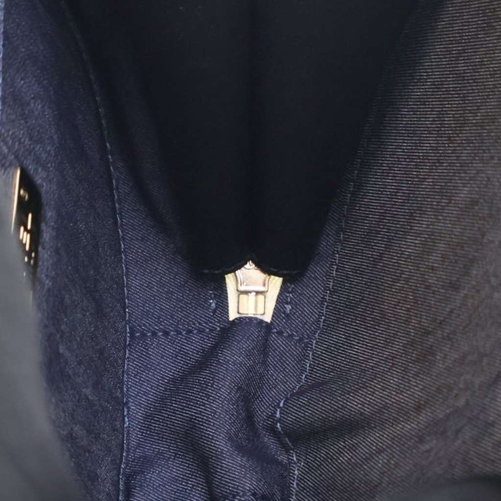 Chanel Crumpled Calfskin En Vogue Round Bag - Detail 2