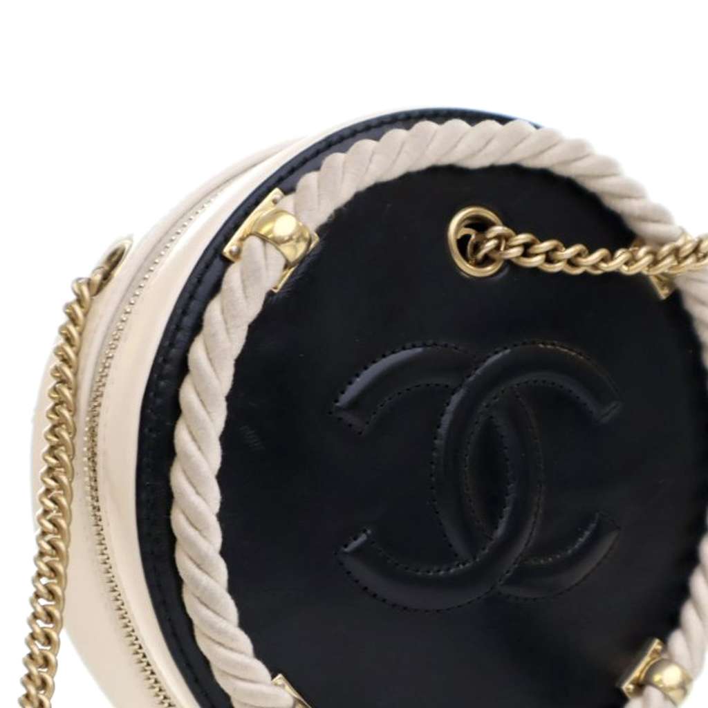 Chanel Crumpled Calfskin En Vogue Round Bag - Image 10