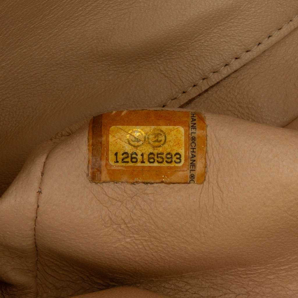 Chanel Medium Classic Lambskin Double Flap - Detail 1