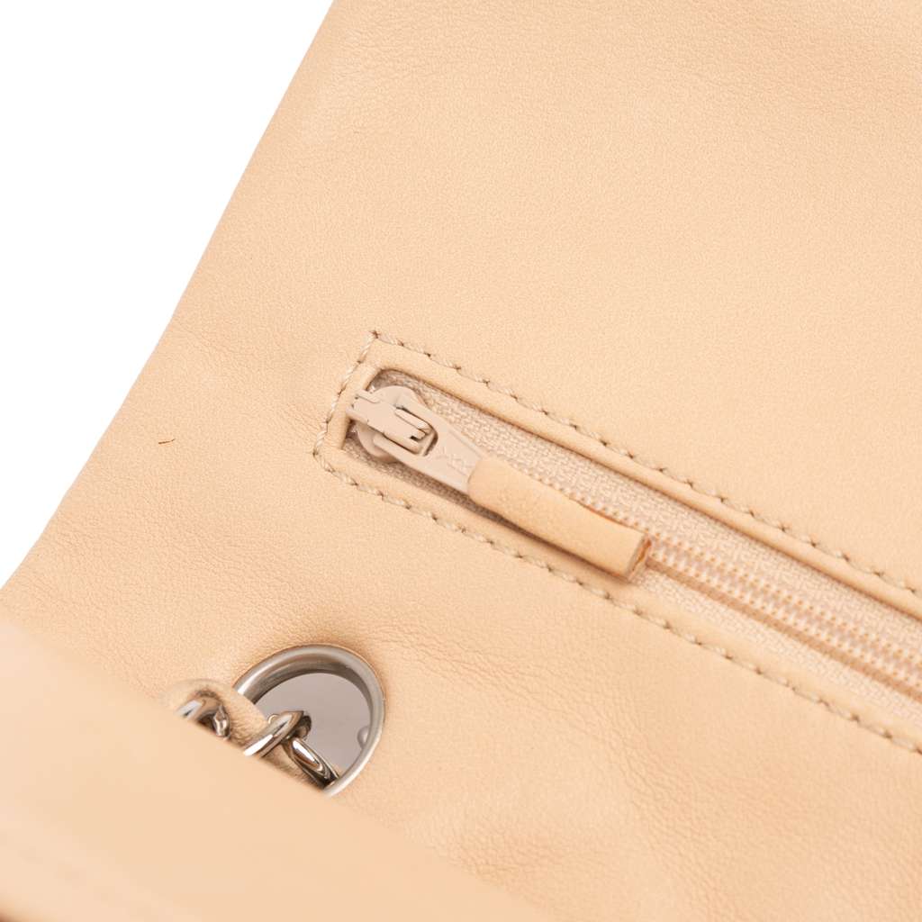 Chanel Medium Classic Lambskin Double Flap - Detail 2