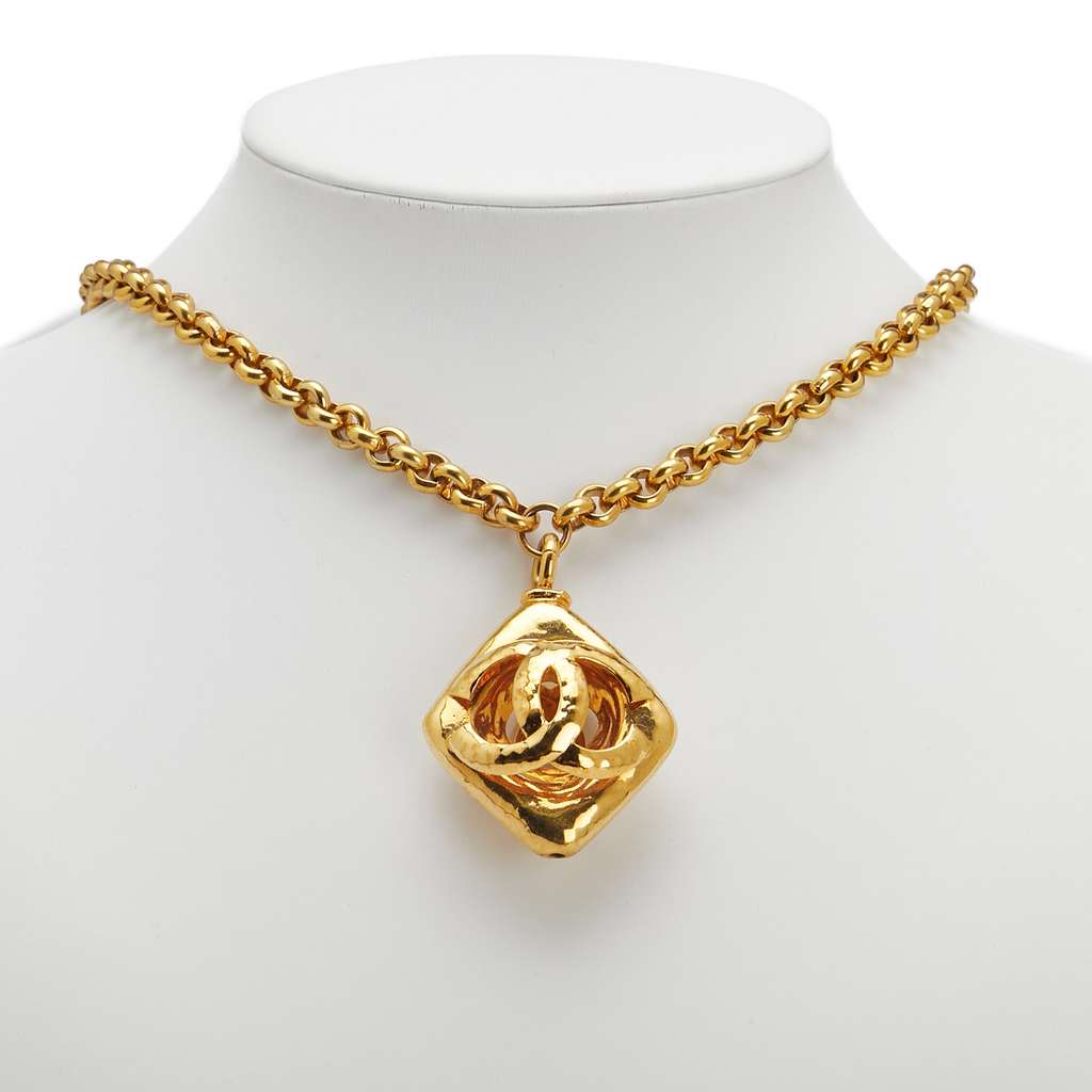 Chanel CC Gold Plated Diamond Cut Pendant Necklace - Detail 1